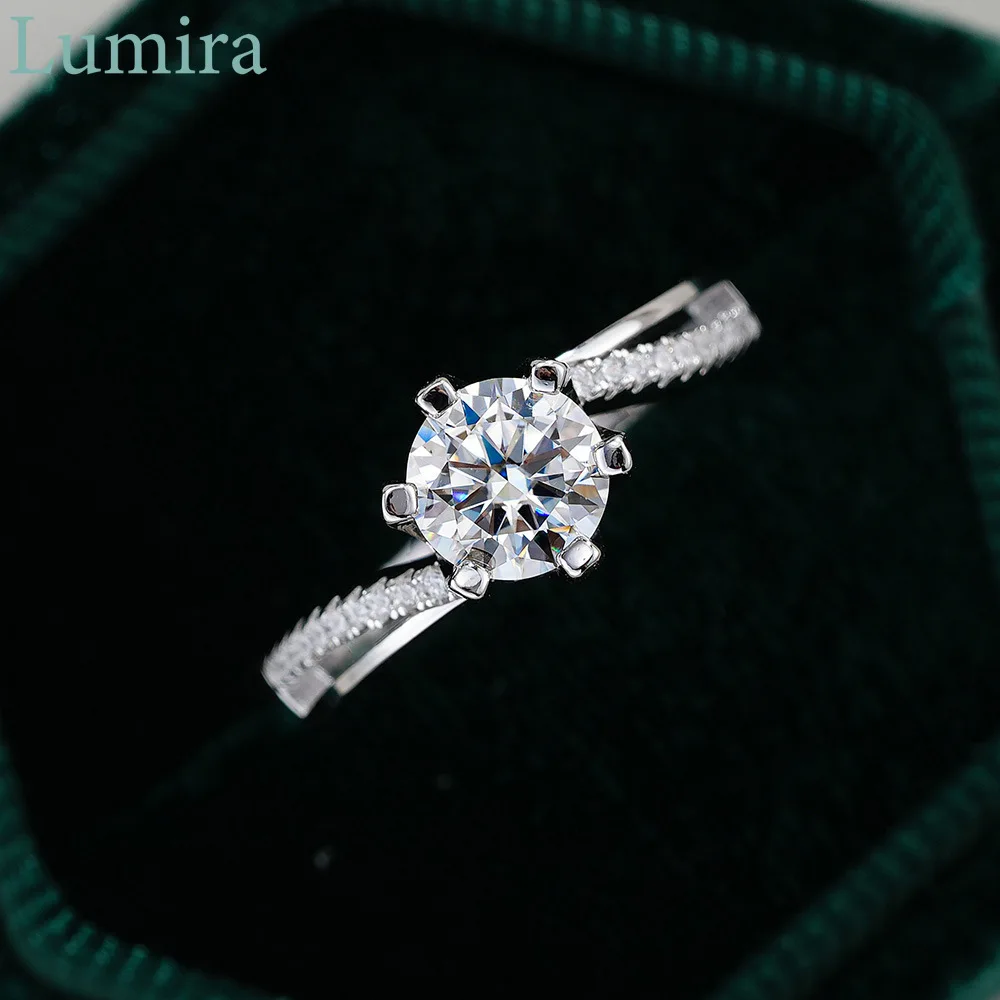 Moissanite Engagement Ring 1 Carat - Lumira Funkelnder Moissanit-Platin-PT950-Ring mit gedrehtem Arm,