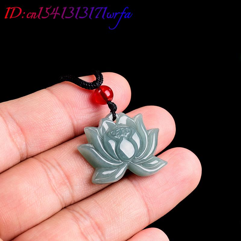 Myanmar Jadeit Lotus Anhänger  – Necklaces Bewertung und Preis